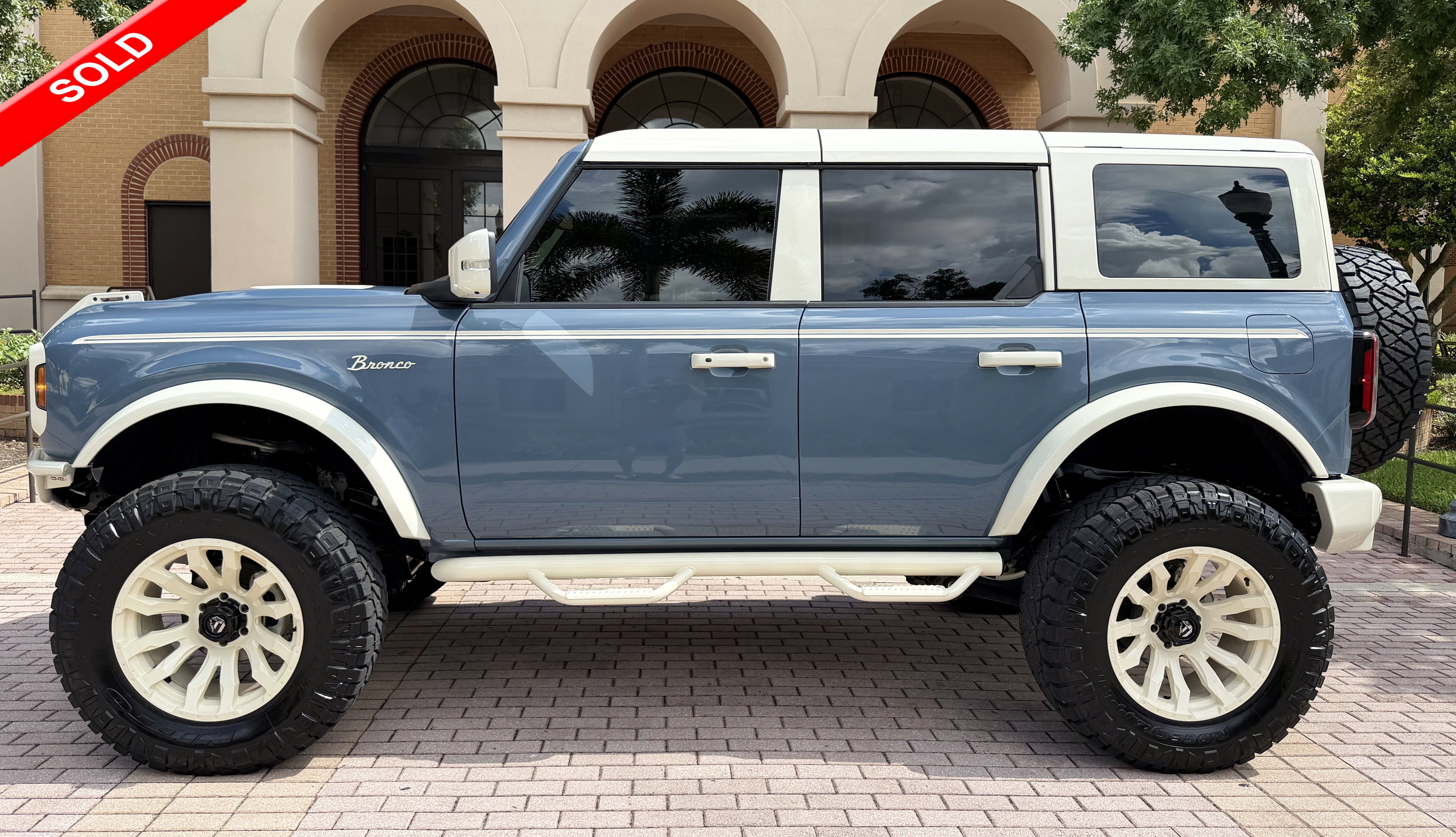 2025 Ford Bronco V6 Wimbledon White & Azure Retro Outer Banks Custom Lifted in Azure Gray Metallic Tri-Coat — front three-quarter view