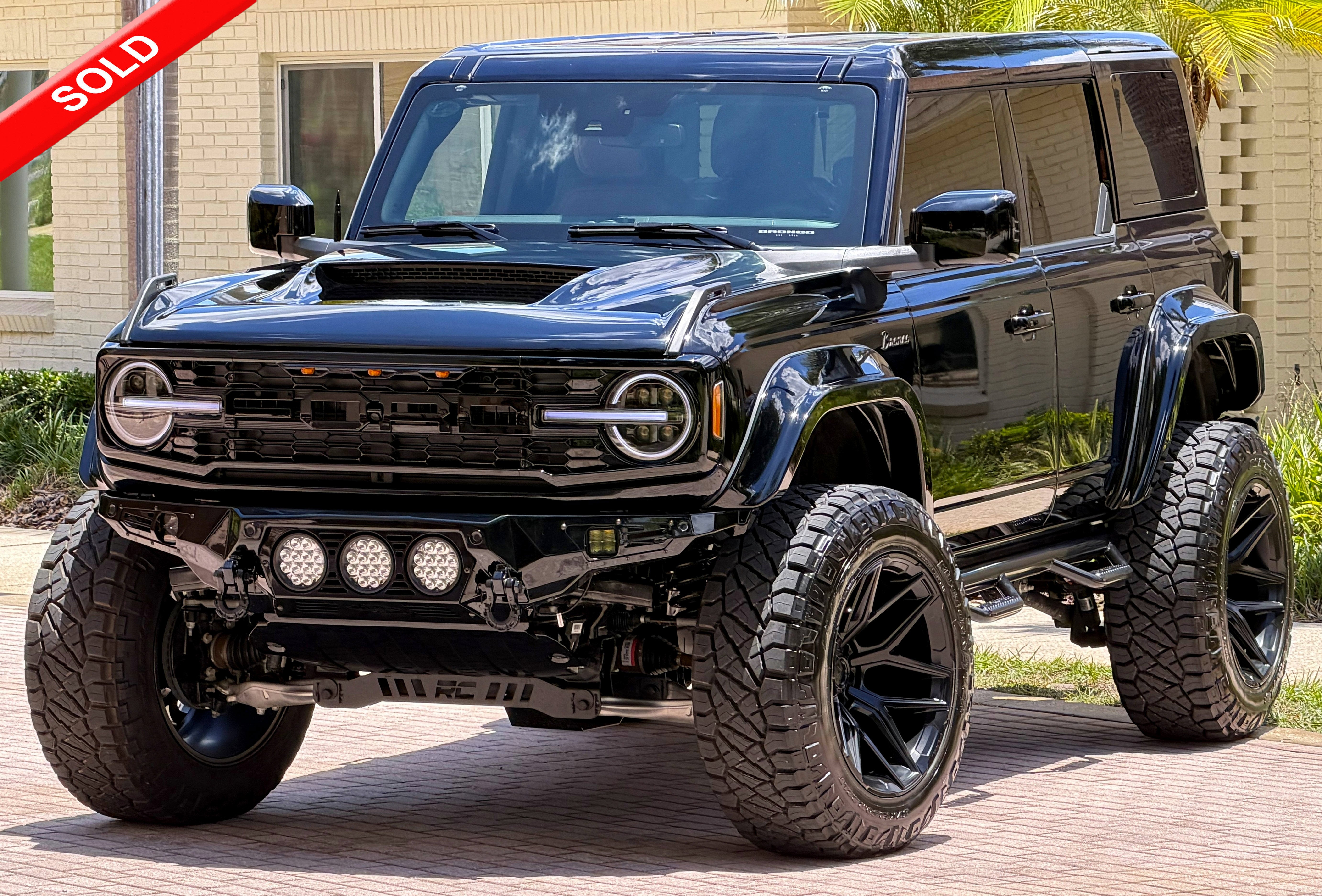 2026 Ford Bronco Outer Banks V6 Luxury Package Hard Top Custom Lifted in Shadow Black — front three-quarter view